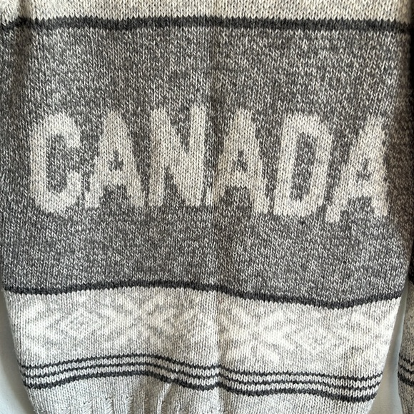 Canadiana grey wool zip up jacket in size medium - Picture 4 of 5
